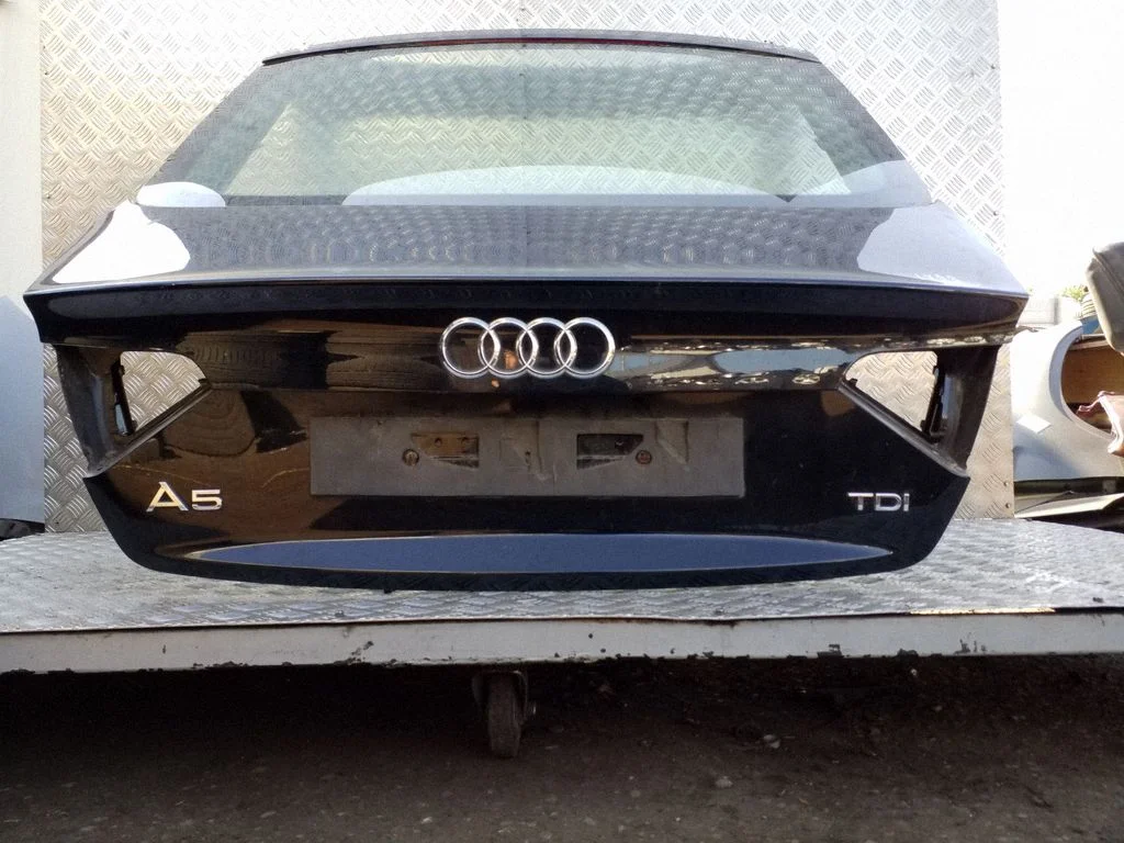 Tailgate/trunk/boot lid
