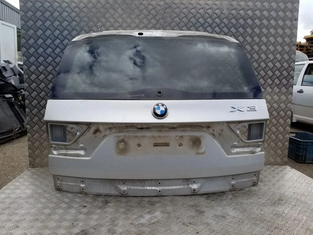 Tailgate/trunk/boot lid
