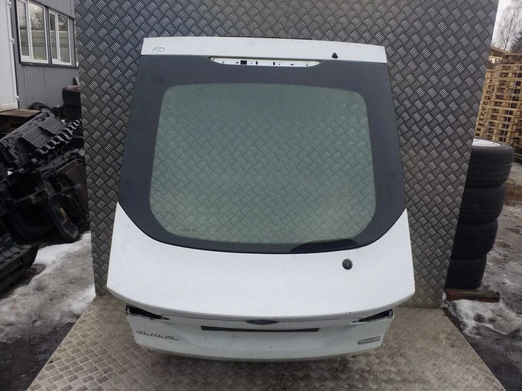 Aizmugurējais vāks (bagāžnieka)