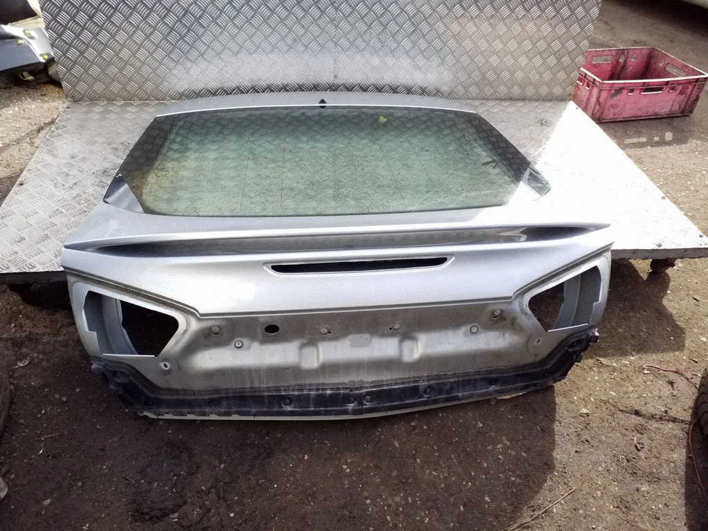 Tailgate/trunk/boot lid