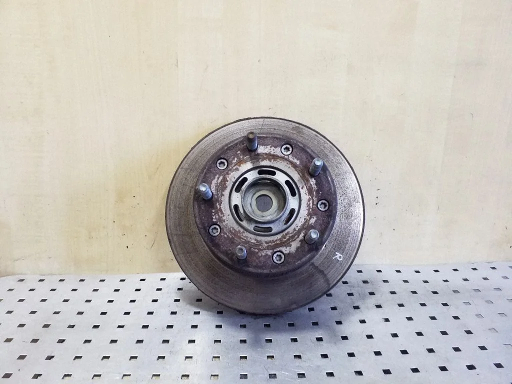 Aizmugurējais bremžu disks – labā