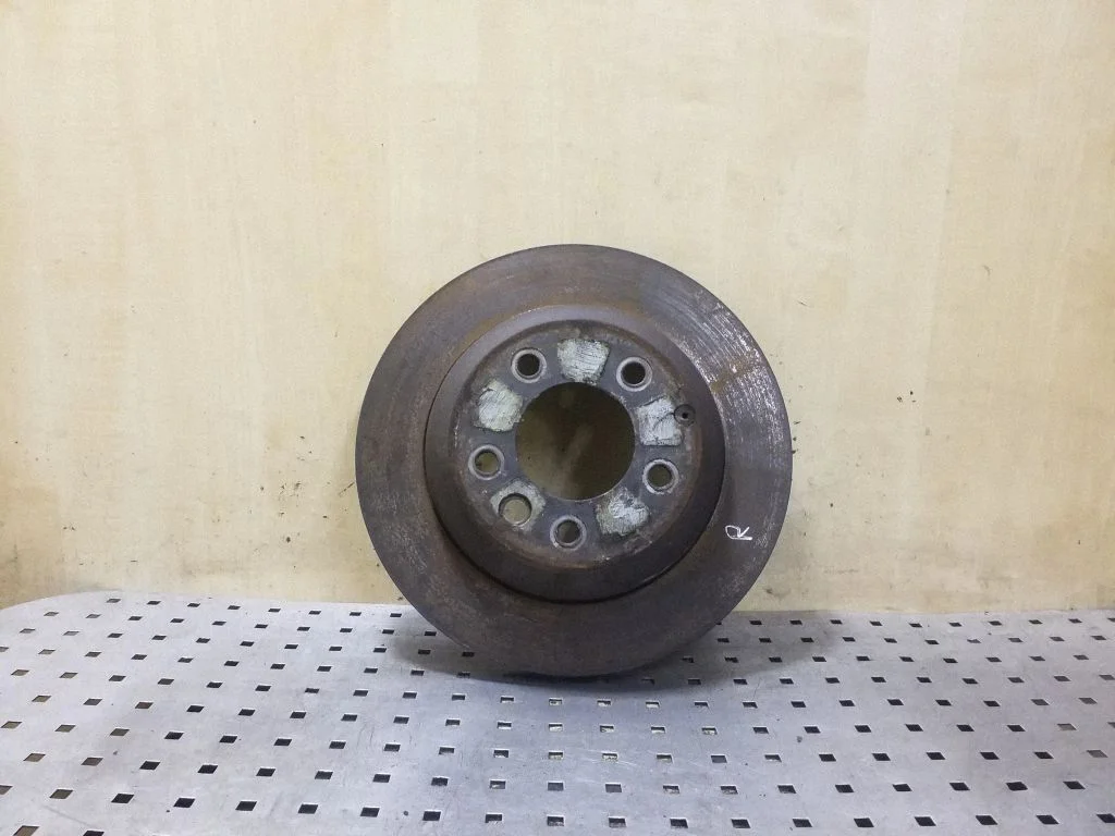 Aizmugurējais bremžu disks – labā