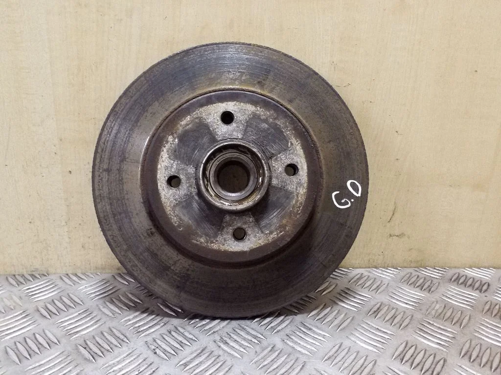 Aizmugurējais bremžu disks – labā