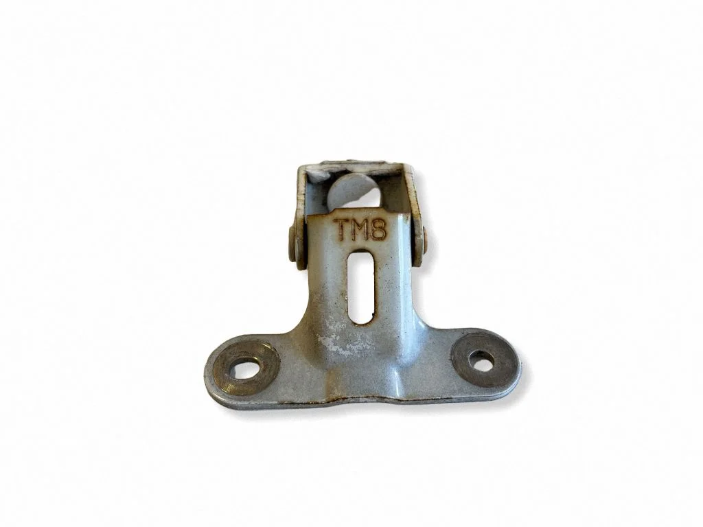 Tailgate/trunk/boot hinge – right