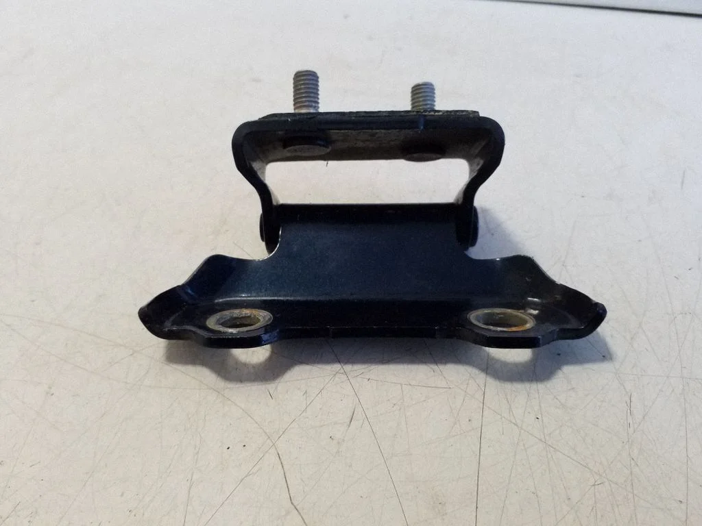 Tailgate/trunk/boot hinge – right