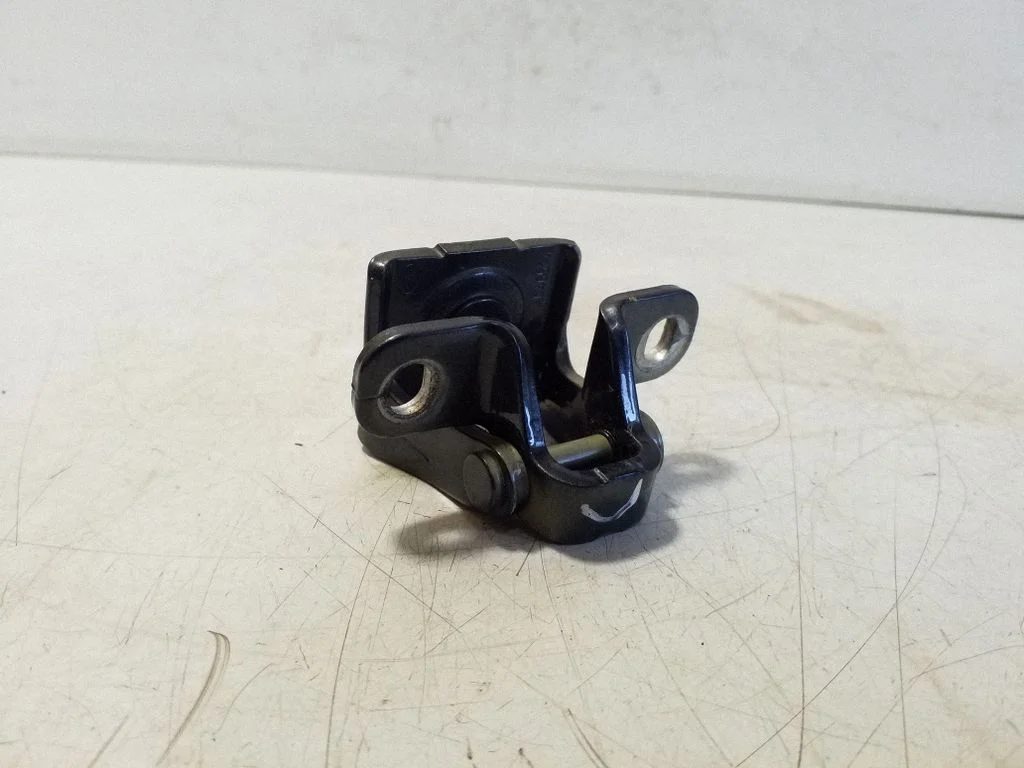 Aizmugurējā vāka eņģe (-es) 5G6827301C