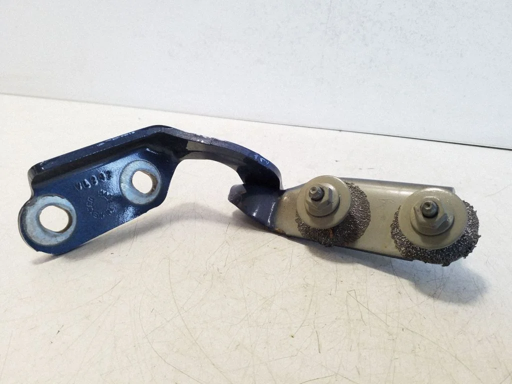 Tailgate/trunk/boot hinge LJ6BS42901AB