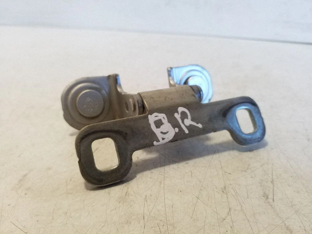 Tailgate/trunk/boot hinge 58AA2147