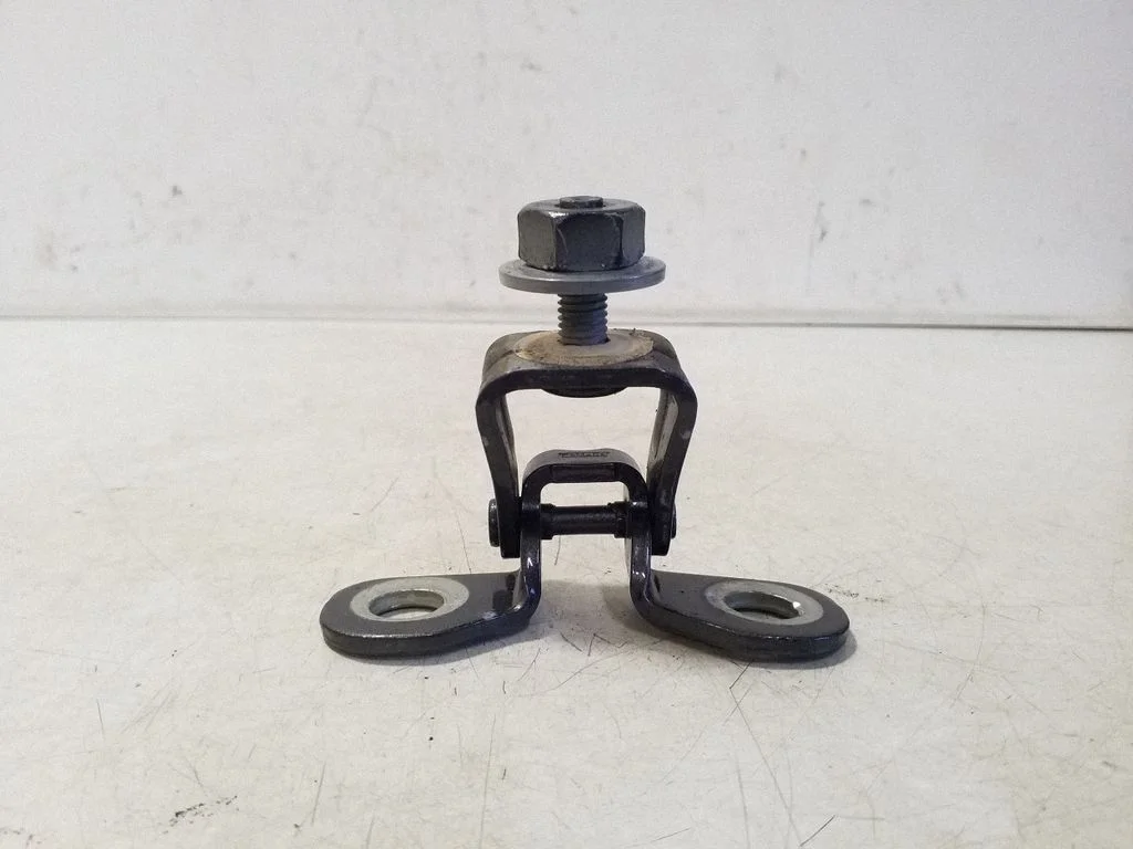 Tailgate/trunk/boot hinge – left