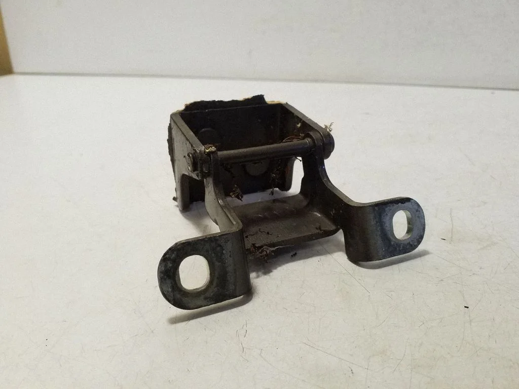 Tailgate/trunk/boot hinge 31371076