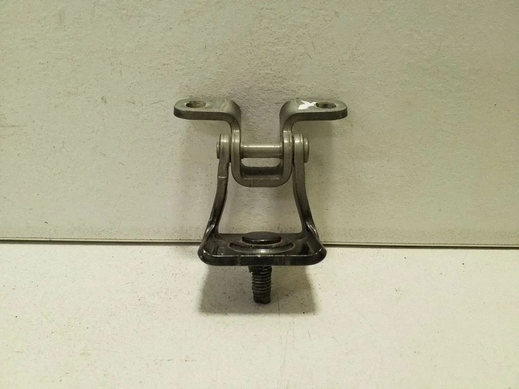 Tailgate/trunk/boot hinge 5G6827301C