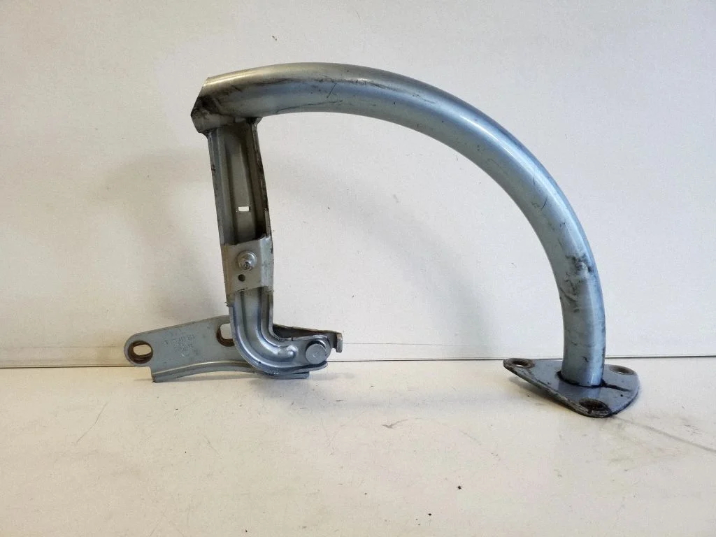 Tailgate/trunk/boot hinge 3C5827301B