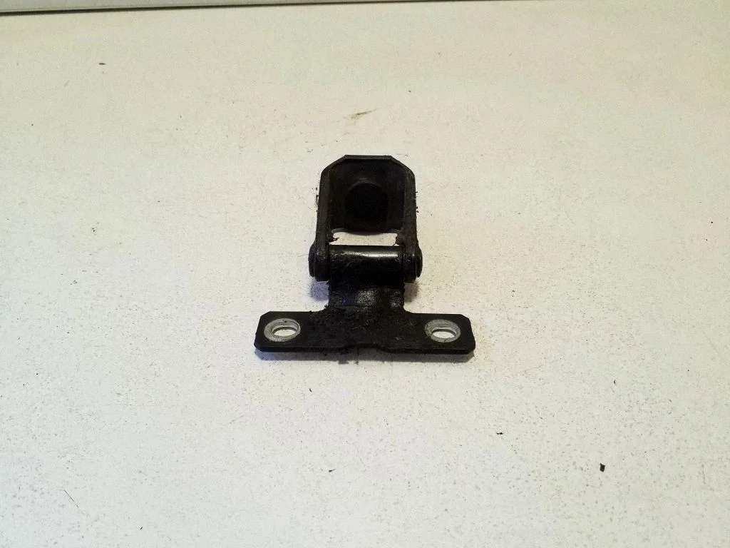 Tailgate/trunk/boot hinge – left