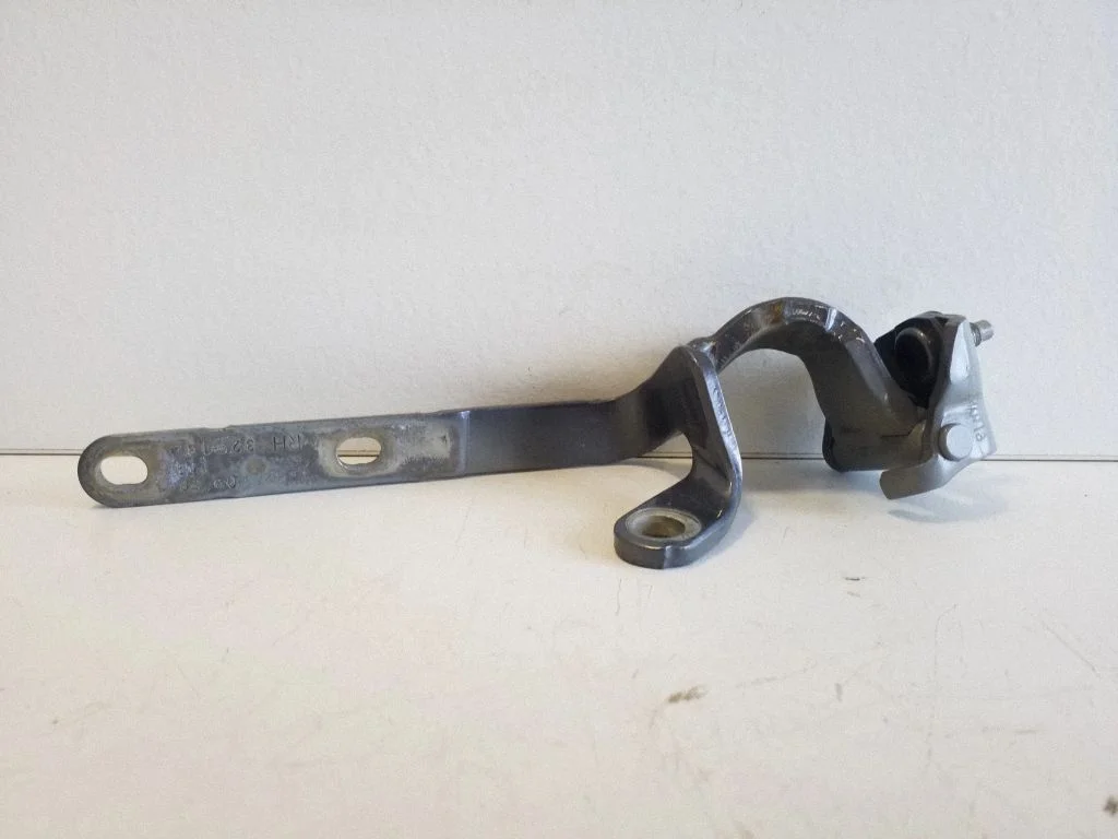 Aizmugurējā vāka eņģe (-es) 8T8827300