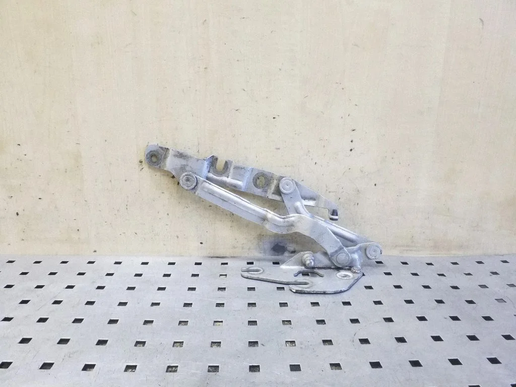Tailgate/trunk/boot hinge 4B5827302E