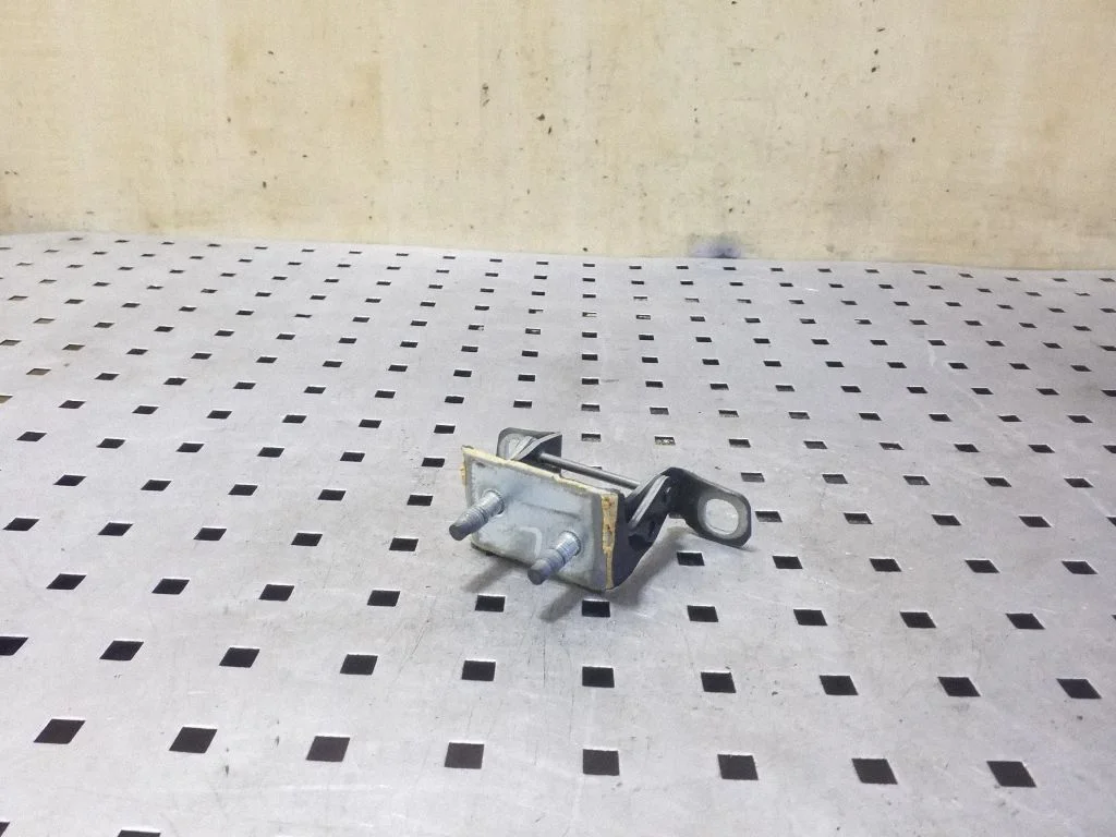 Tailgate/trunk/boot hinge 31335291
