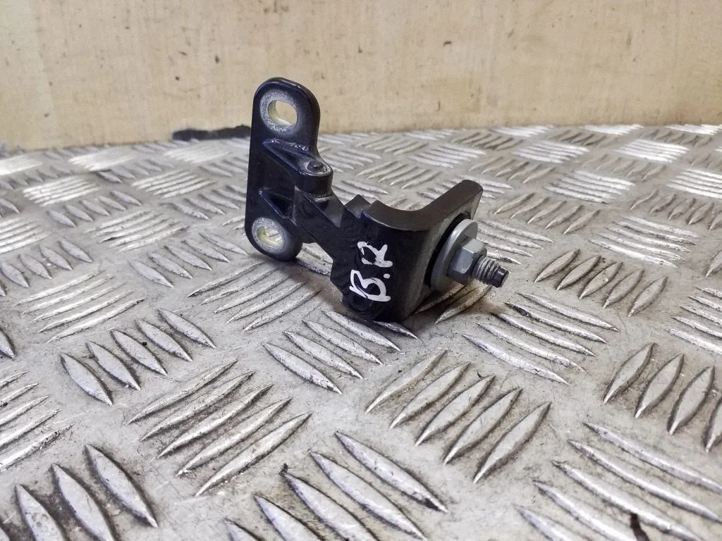 Tailgate/trunk/boot hinge 8V3827299B