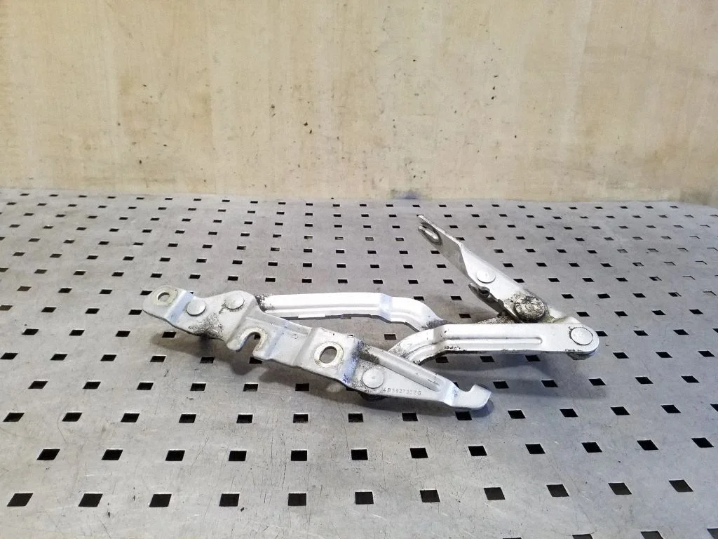 Tailgate/trunk/boot hinge 4B5827302C