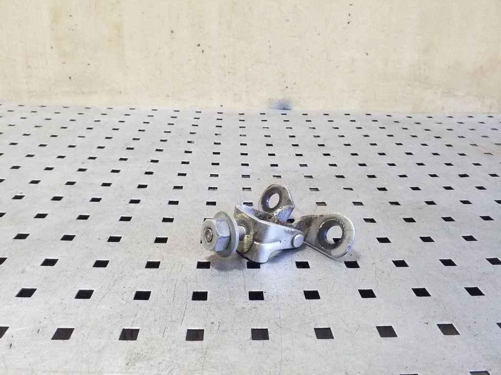 Tailgate/trunk/boot hinge