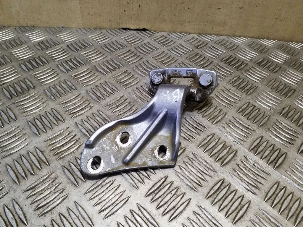 Tailgate/trunk/boot hinge – right
