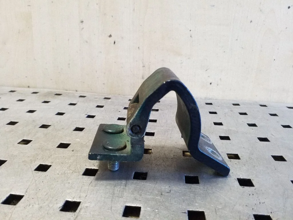 Tailgate/trunk/boot hinge 4A9827299