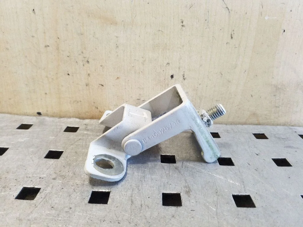 Tailgate/trunk/boot hinge 844002579R