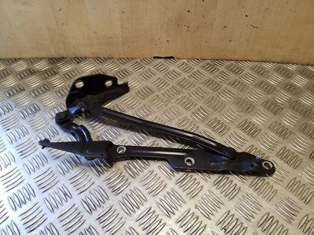 Tailgate/trunk/boot hinge – right