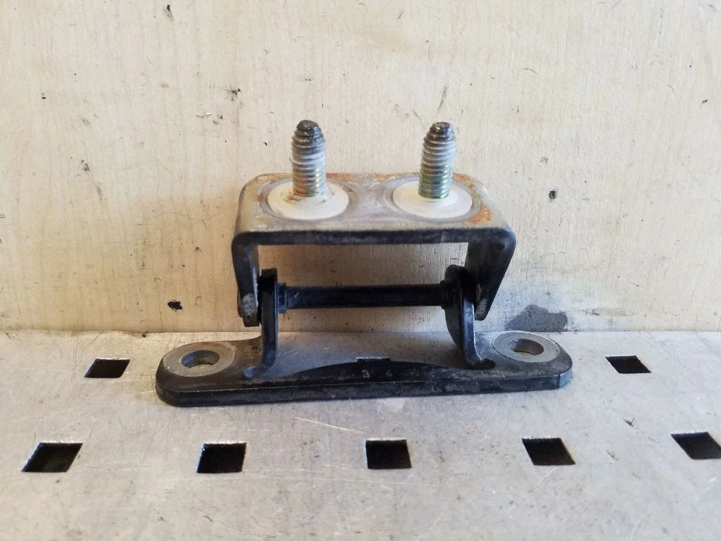 Tailgate/trunk/boot hinge – right