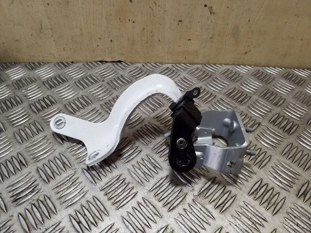 Tagaluugi hing 4L0827300C