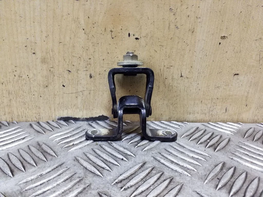 Tailgate/trunk/boot hinge 1Z5827301C