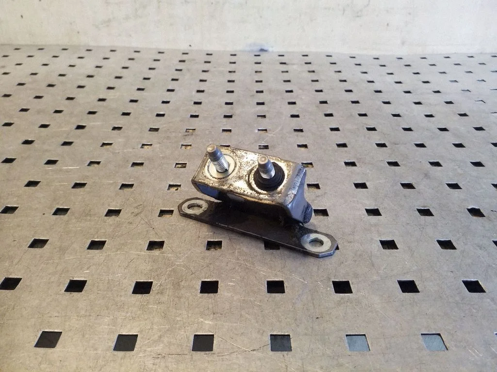 Tailgate/trunk/boot hinge – right
