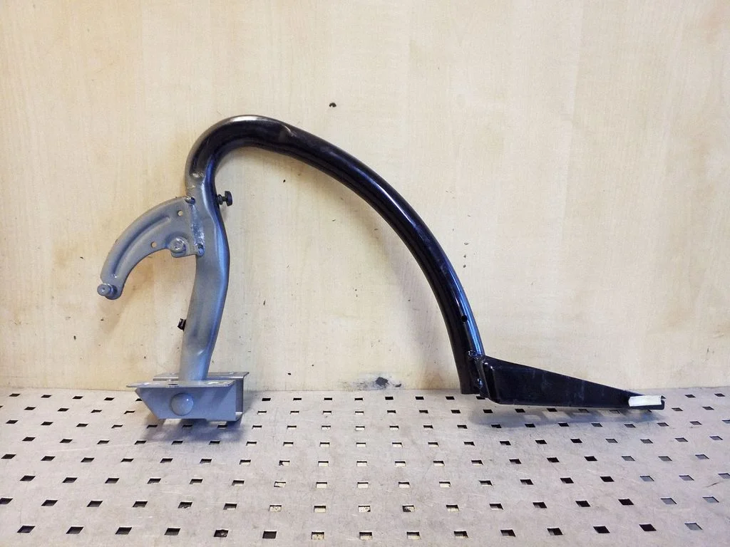 Tailgate/trunk/boot hinge – Audi A8 S8 D4 4H (2010-2016), right