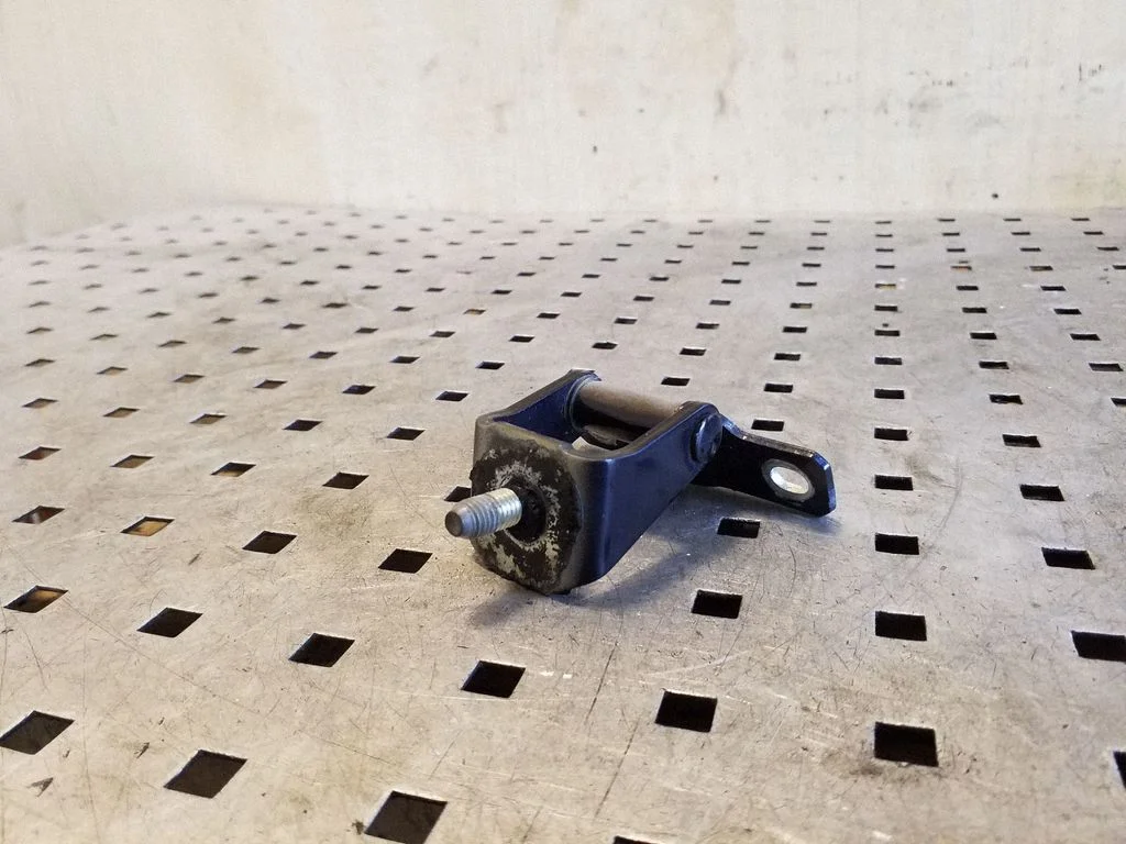 Tailgate/trunk/boot hinge – left