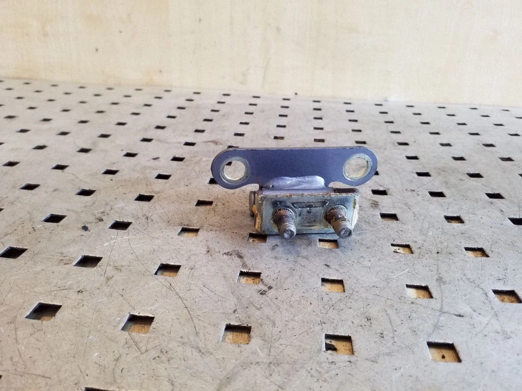 Tailgate/trunk/boot hinge – Toyota Verso (2009-2018)