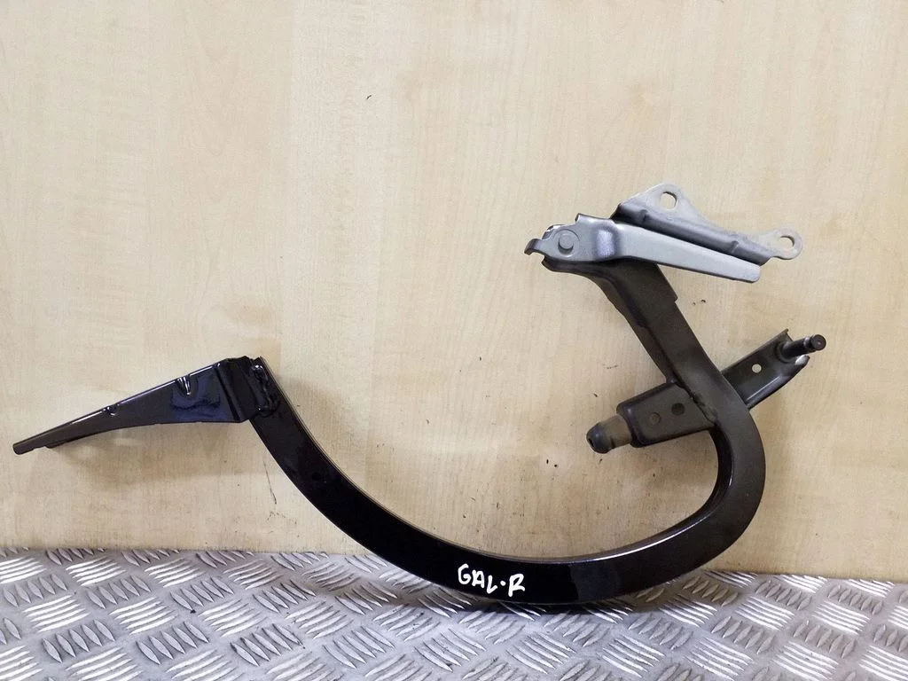 Tailgate/trunk/boot hinge 4G5827302B