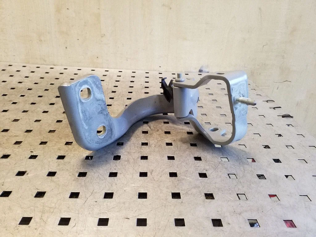 Tailgate/trunk/boot hinge 8R0827300A