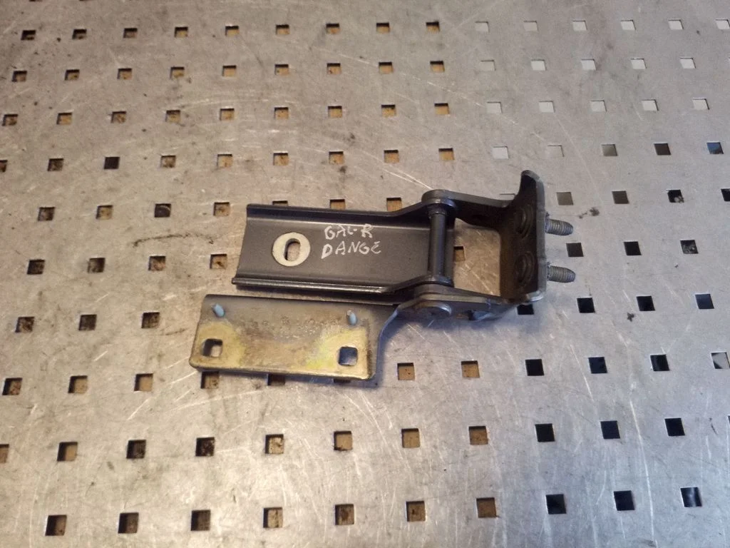 Tailgate/trunk/boot hinge – right