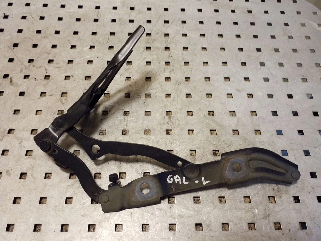 Tailgate/trunk/boot hinge 706062707