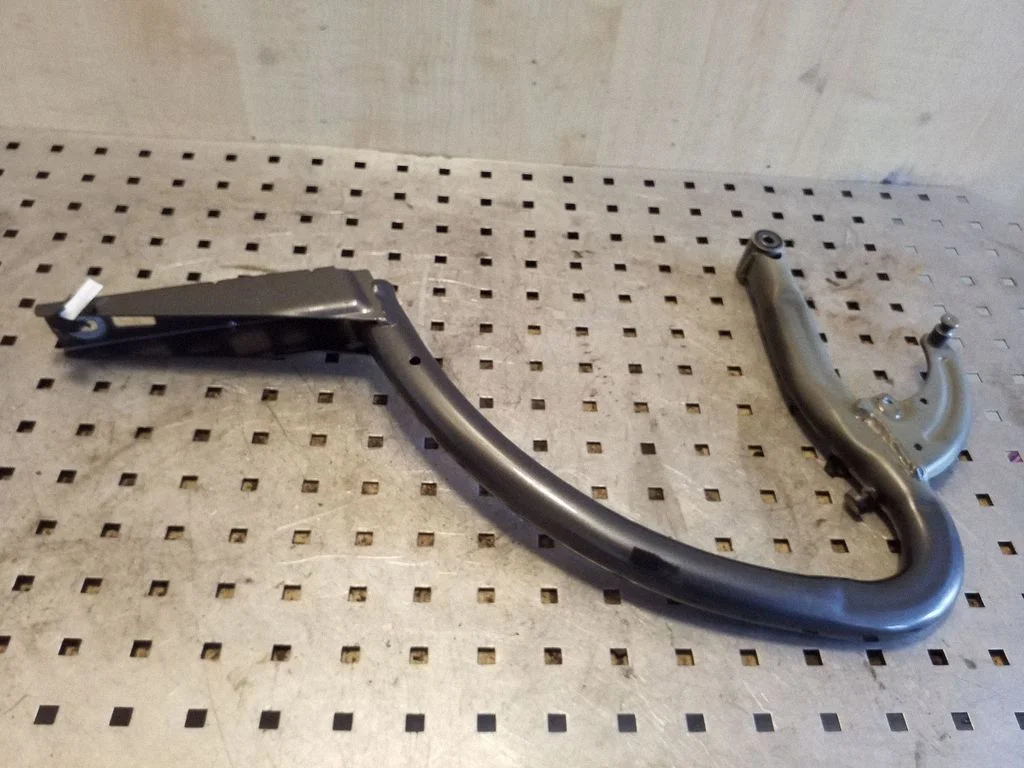 Tailgate/trunk/boot hinge 4H08273000 – Audi A8 S8 D4 4H (2010-2016)