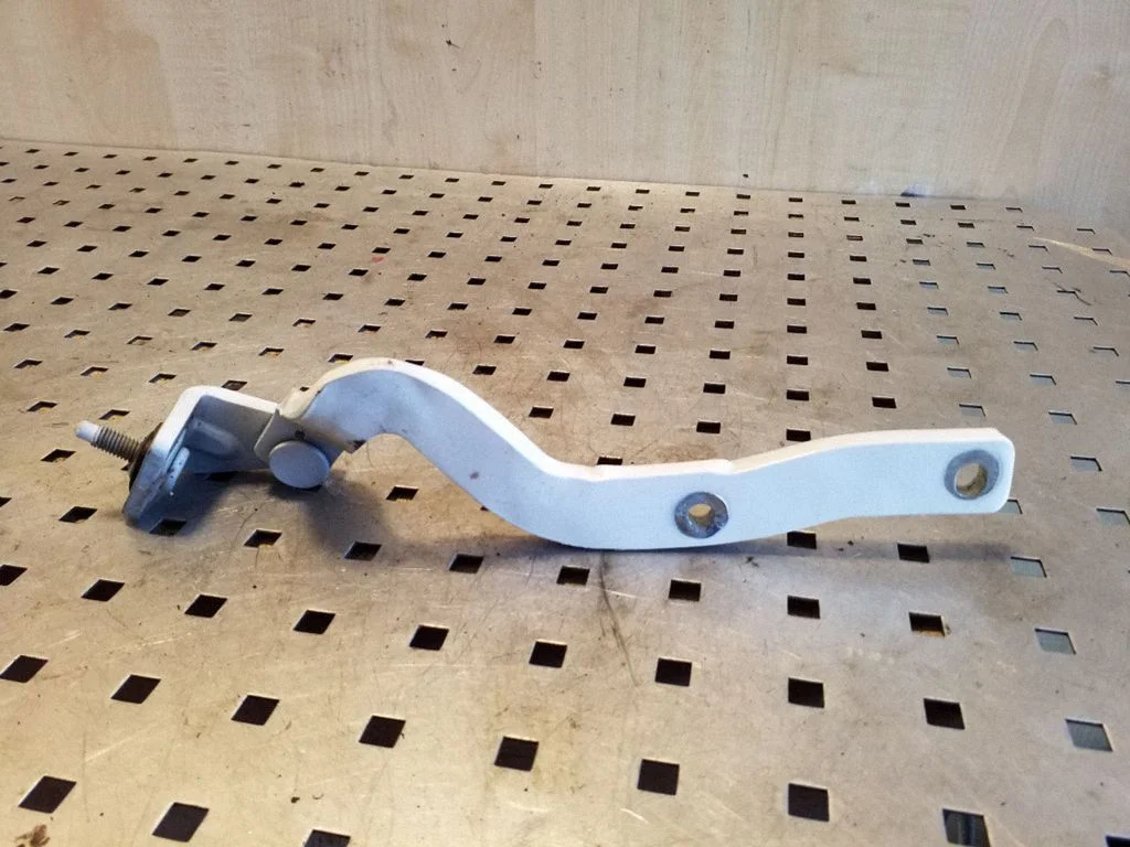 Tailgate/trunk/boot hinge 8J8827300A