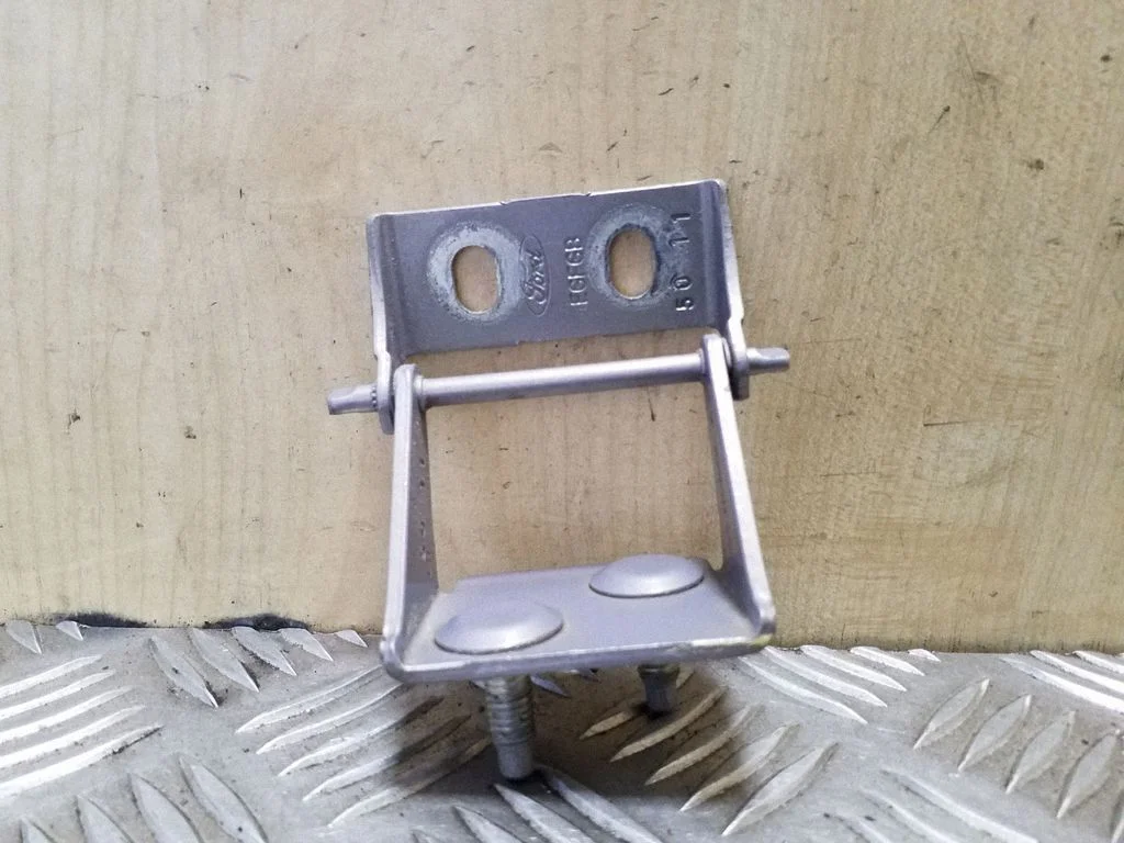 Tailgate/trunk/boot hinge AM51U42901AE