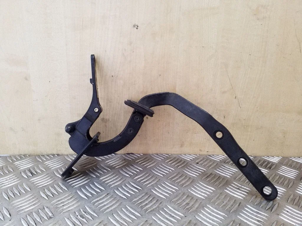 Tailgate/trunk/boot hinge – Volvo V70 (2000-2004)