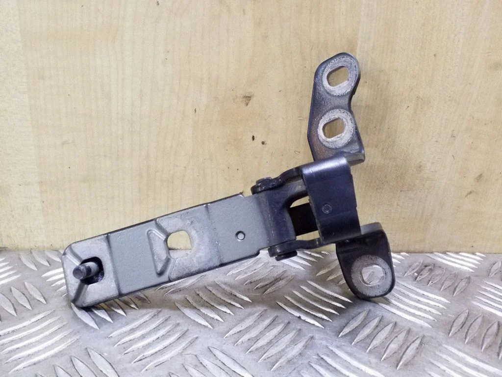 Tailgate/trunk/boot hinge 7149623