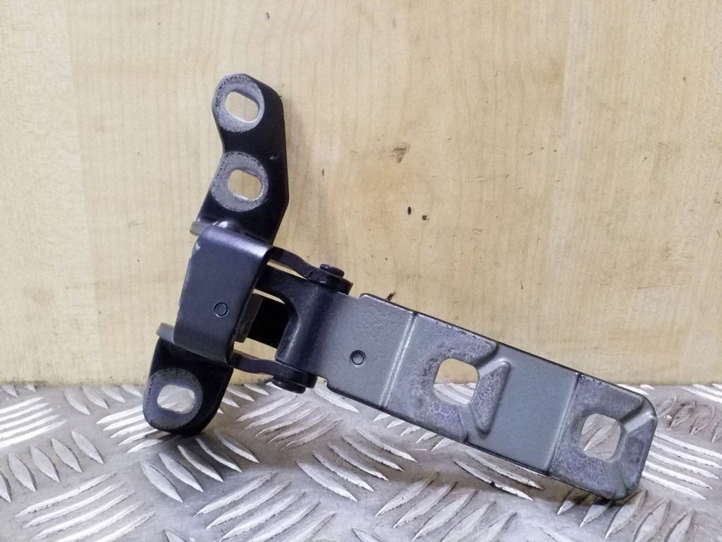 Tailgate/trunk/boot hinge 7149627