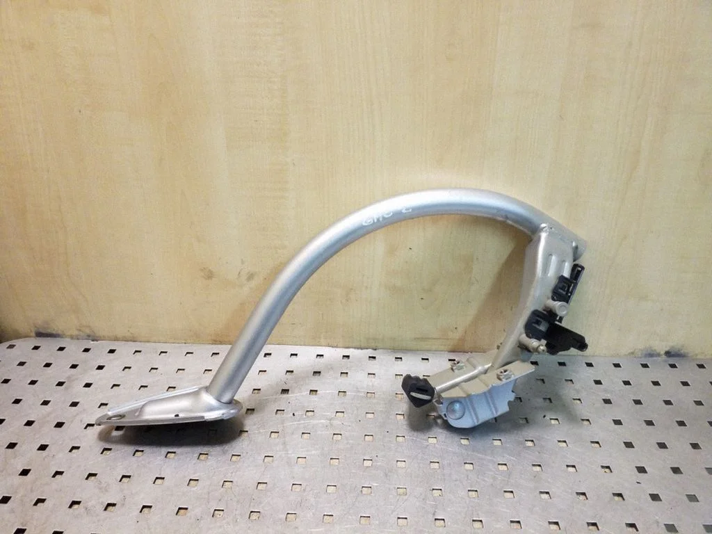 Tailgate/trunk/boot hinge 3C8827301A