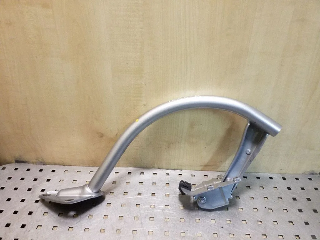 Tailgate/trunk/boot hinge 3C8827302A