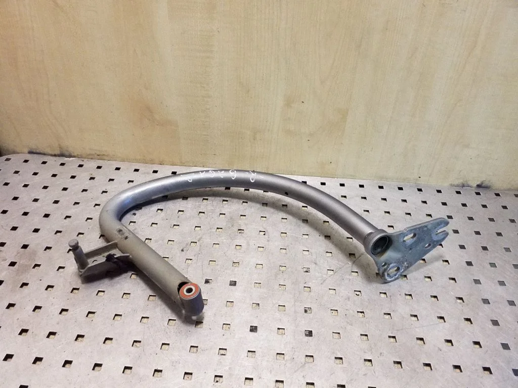 Tailgate/trunk/boot hinge – right