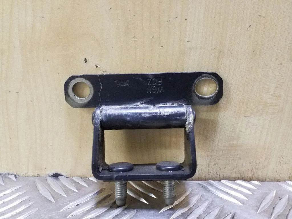 Tailgate/trunk/boot hinge – right