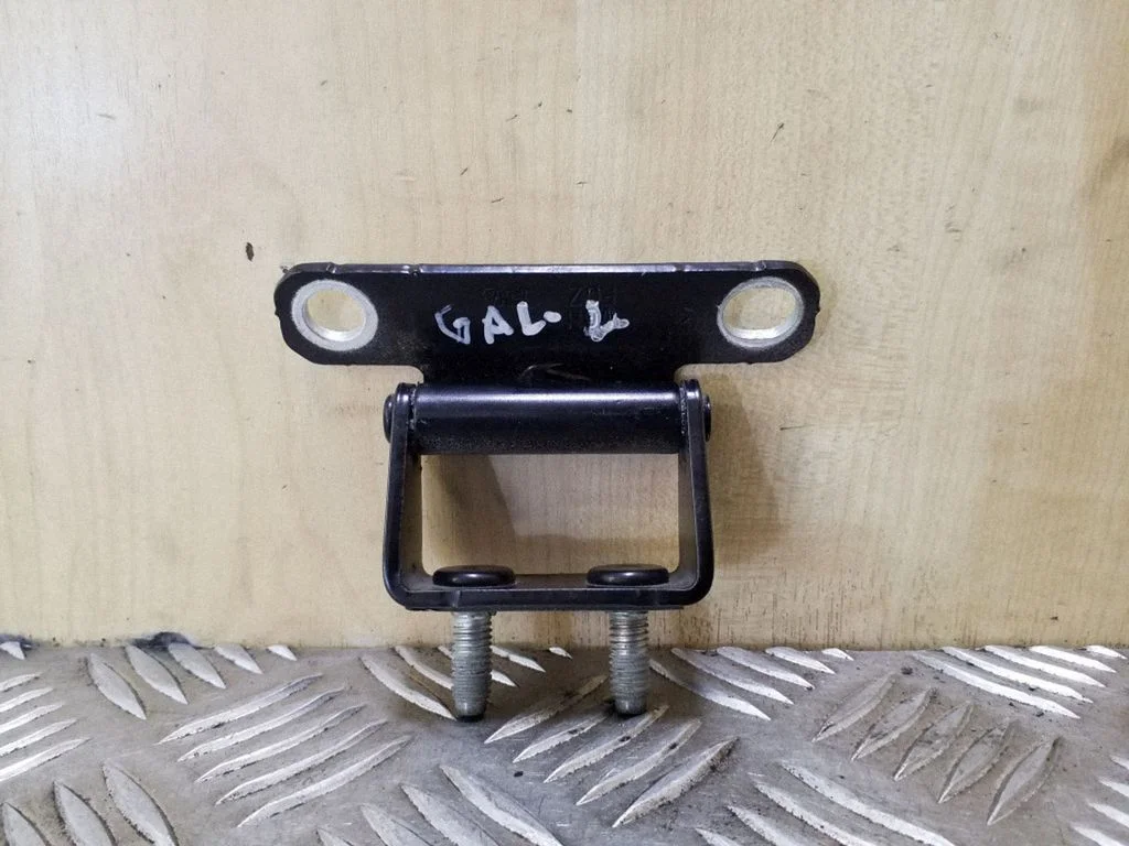 Tailgate/trunk/boot hinge – left