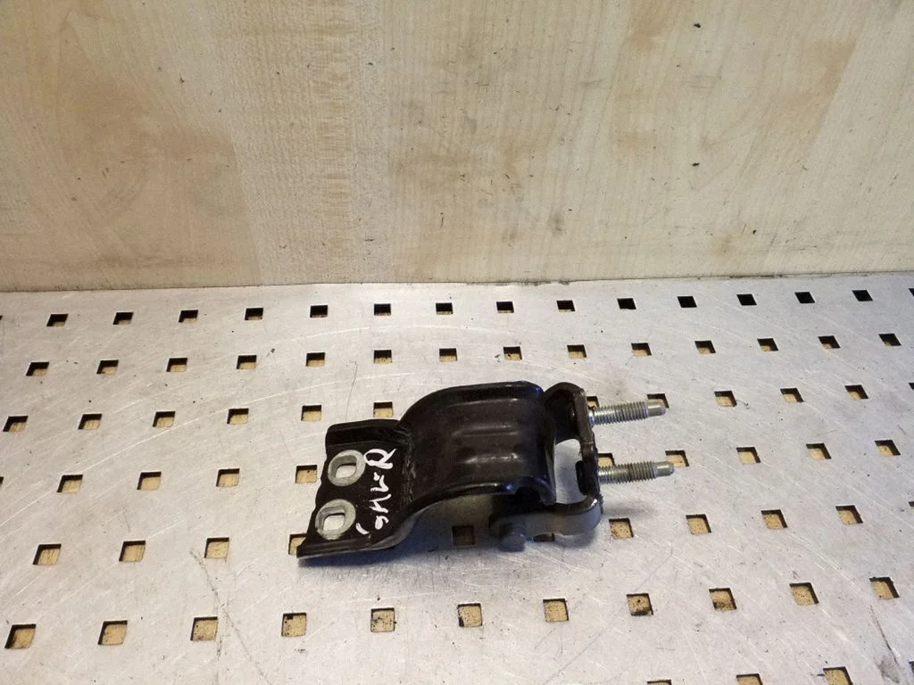 Tailgate/trunk/boot hinge – Volkswagen Passat CC (2008-2016)